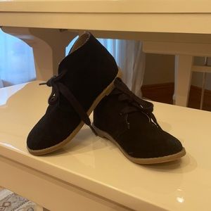 Excellent Condition - Janie and Jack Black Suede high-top dress shoes